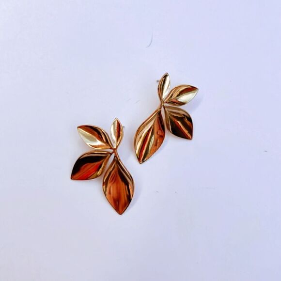 Leaf decor stud earrings A105 - Picture 4 of 6